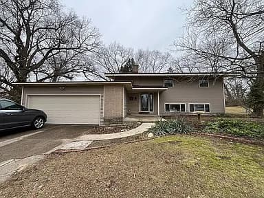 5090 Natchez Ct NE — exterior photo