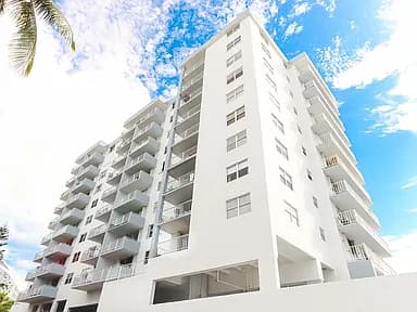 6900 Bay Dr APT 3I — exterior photo