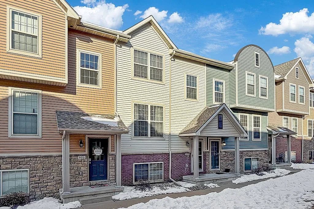 3600 SE Glenstone Dr Unit 605 — exterior photo