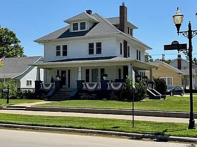 204 N Broadway Ave — exterior photo