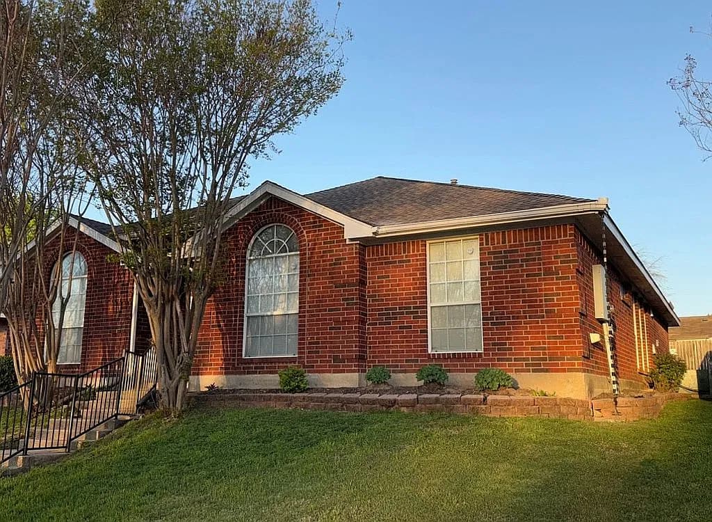 4501 Crystal Ln — exterior photo