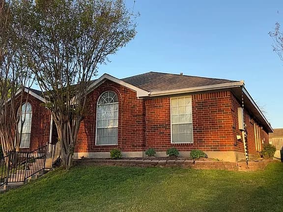 4501 Crystal Ln — exterior photo