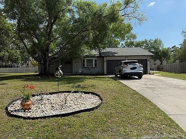 8119 Woodlawn Cir S — exterior photo