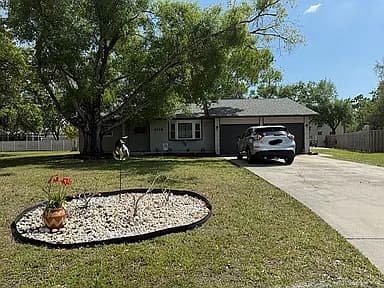 8119 Woodlawn Cir S — exterior photo