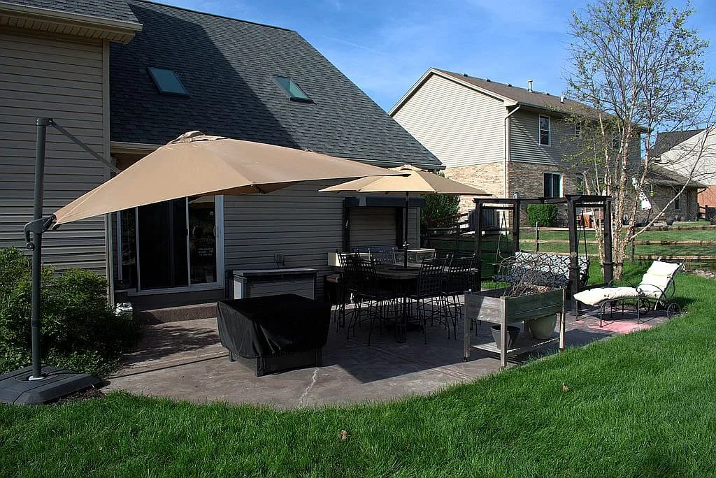 55 Martin Ln — exterior photo