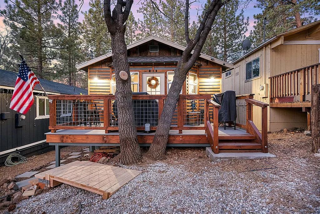 813 Maple Ln — exterior photo