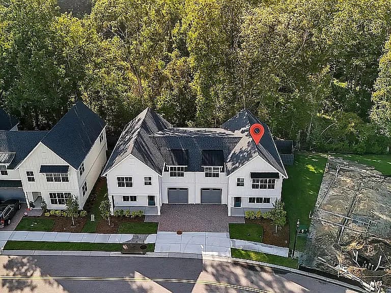 536 Hayes Park Blvd — exterior photo
