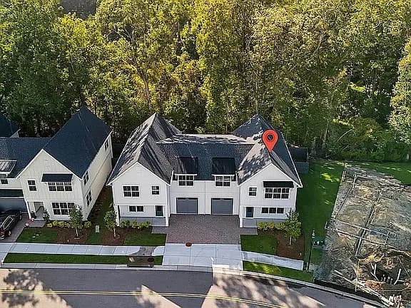 536 Hayes Park Blvd — exterior photo