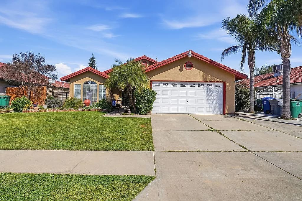 1686 Souza St — exterior photo
