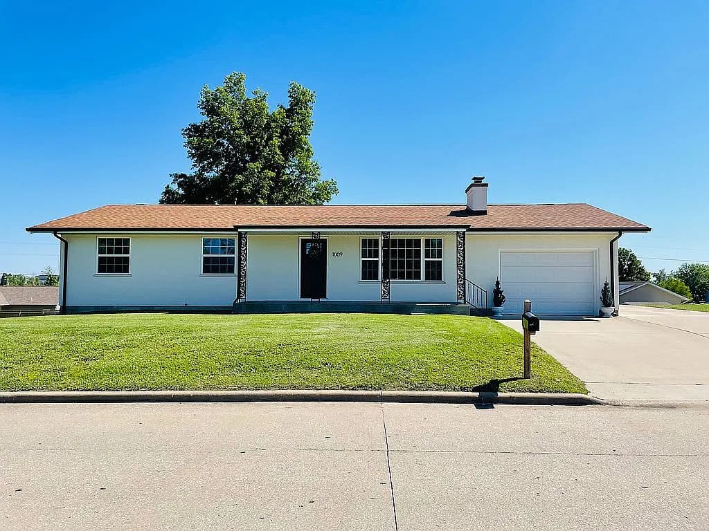 1009 Old Saint Marys Rd — exterior photo