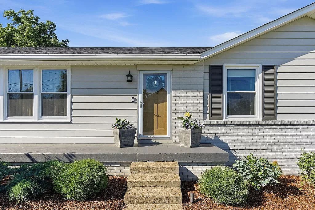 6305 Saint Henry Dr — exterior photo