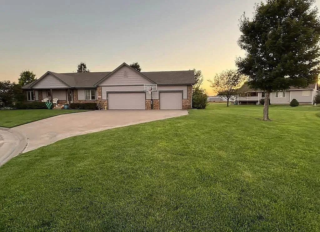 15 S Wheaton Ct — exterior photo