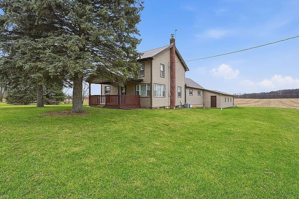 1366 S Beacon Rd — exterior photo