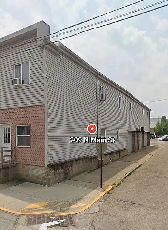 209 N Main St — exterior photo