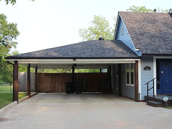 611 S Church St — exterior photo