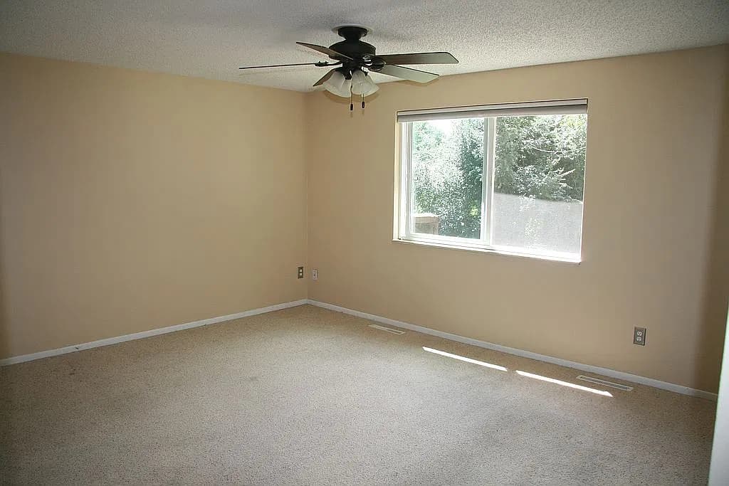 1620 River Dr — exterior photo
