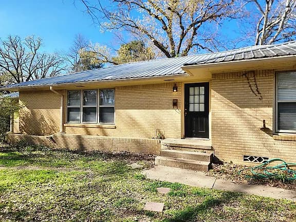 116 Thunderbird Dr — exterior photo