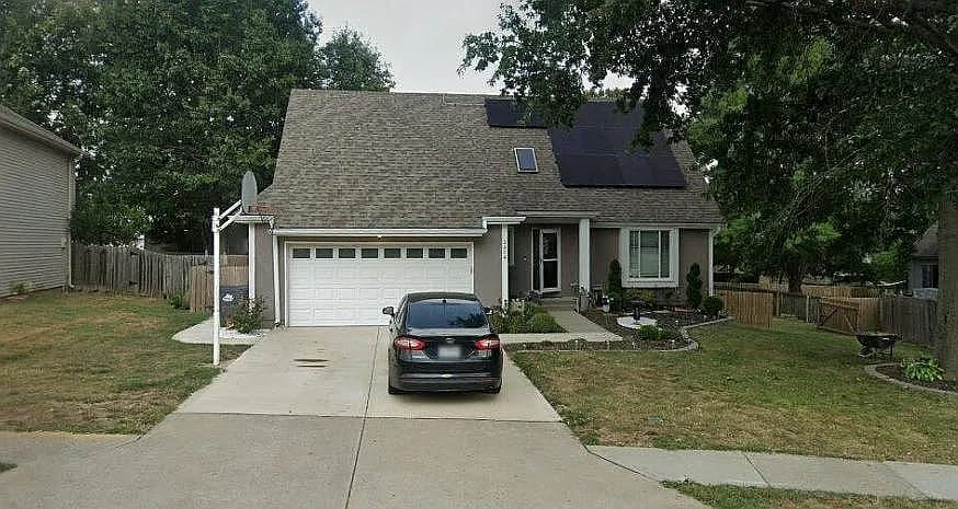 2404 NE Mill Crk — exterior photo