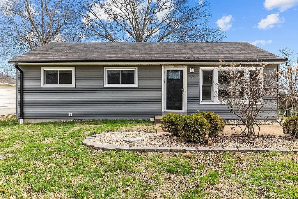 110 Birchwood Dr — exterior photo