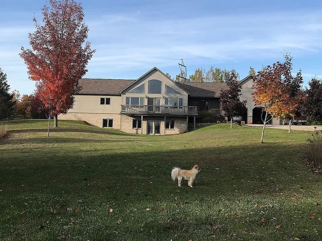 1501 Hackmatack Rd — exterior photo