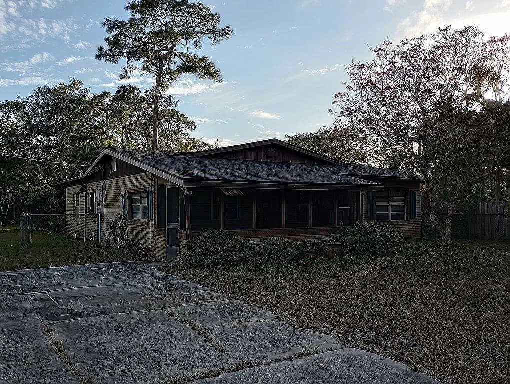 2511 Grove St — exterior photo