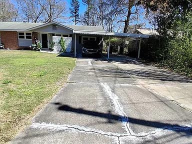 1108 Rosewood Dr — exterior photo