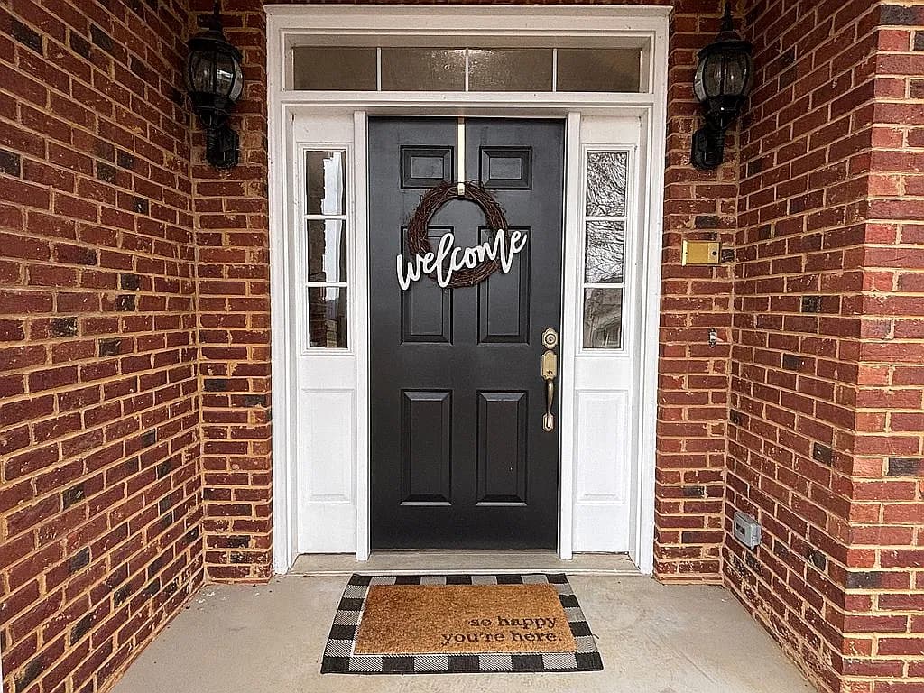 425 Independence Dr — exterior photo