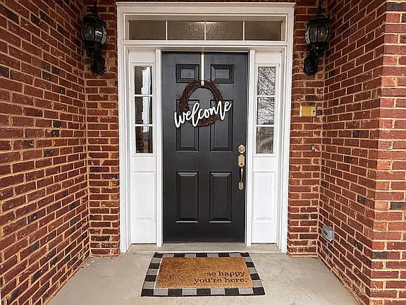 425 Independence Dr — exterior photo