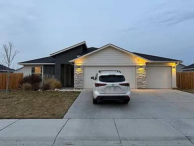 910 SW Miner St — exterior photo