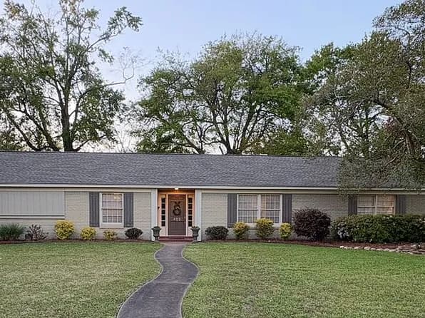 403 Macarthur St — exterior photo