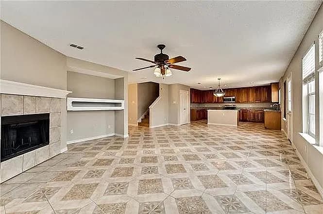 1676 Crown Point Dr — exterior photo