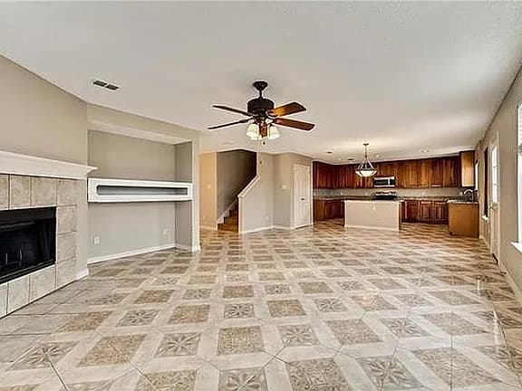 1676 Crown Point Dr — exterior photo