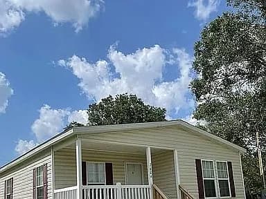 7604 Moffitt Rd — exterior photo