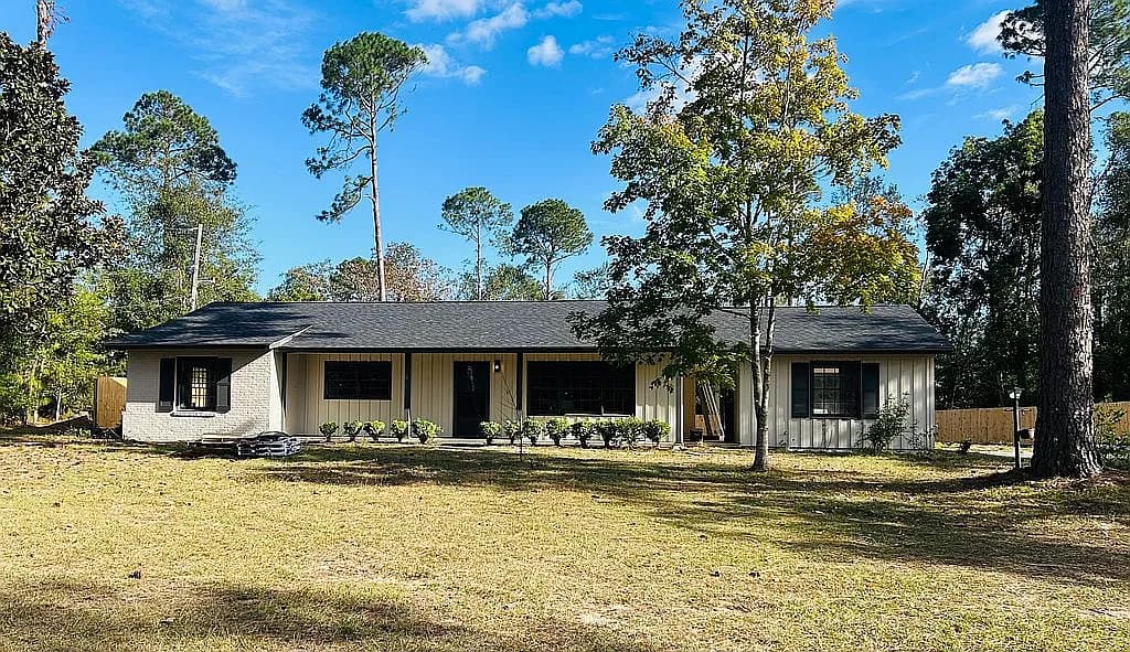 1105 Loop Rd — exterior photo