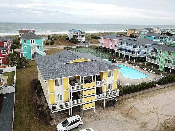 1068 Ocean Blvd W #9D — exterior photo