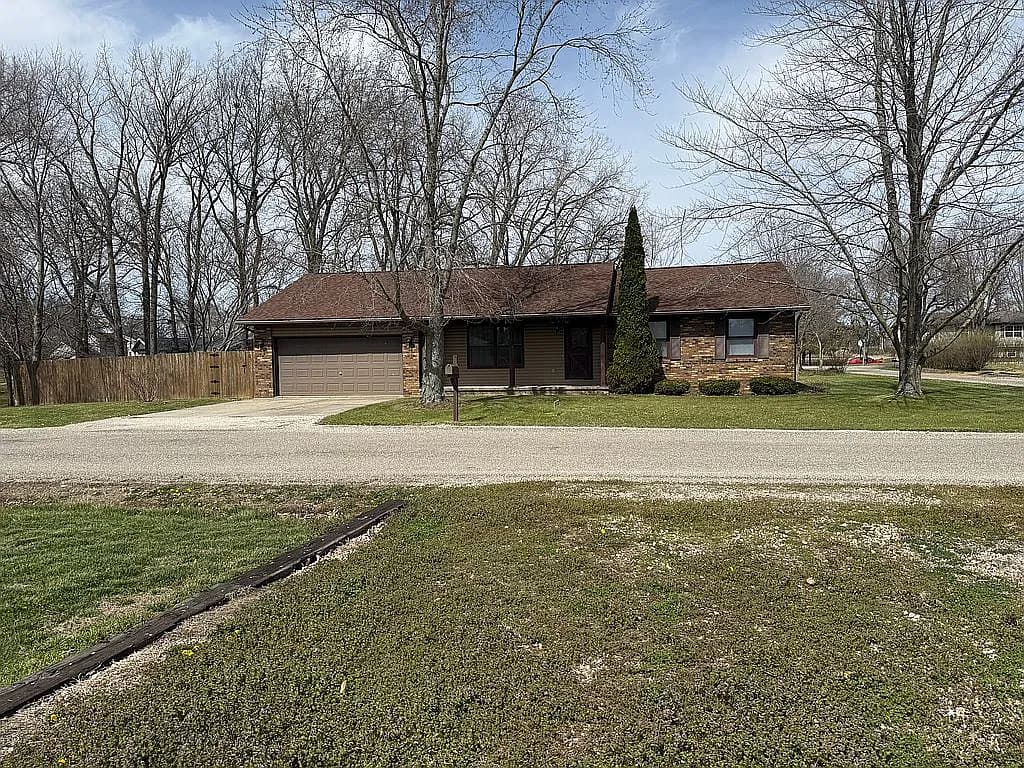2634 E Hanover Dr — exterior photo