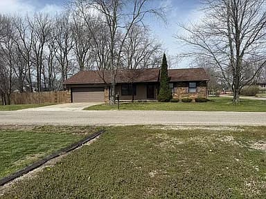 2634 E Hanover Dr — exterior photo