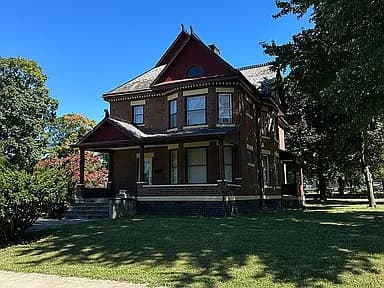 807 S Perry St — exterior photo