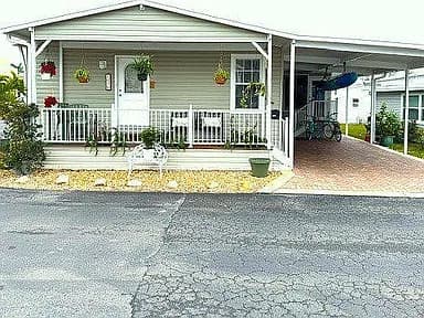 102 Southwinds Dr — exterior photo