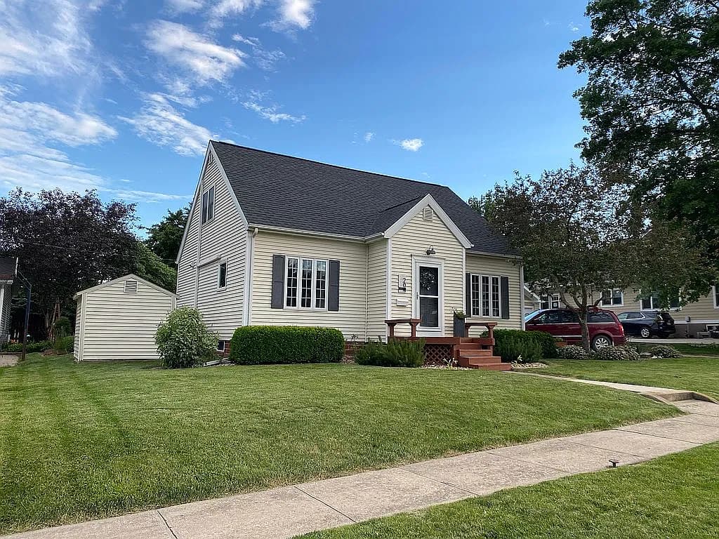 204 Randall St — exterior photo