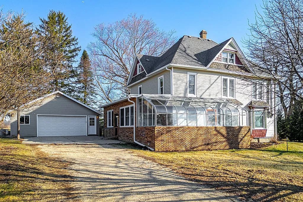 8710 N Pecatonica Rd — exterior photo