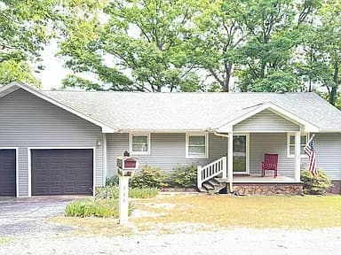 155 Oak Cir — exterior photo