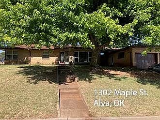 1302 Maple St — exterior photo