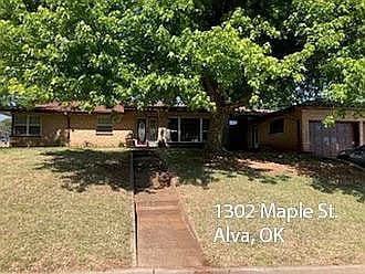 1302 Maple St — exterior photo