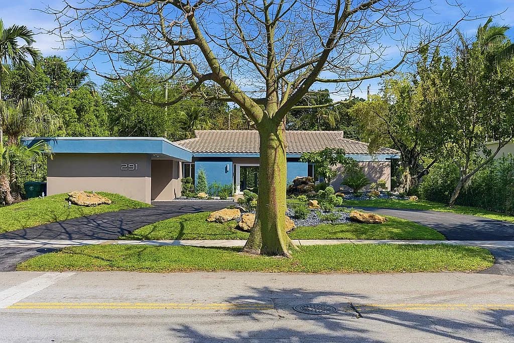 291 Shore Dr E — exterior photo