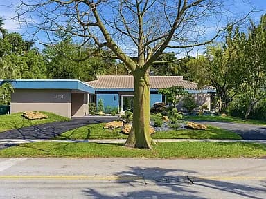 291 Shore Dr E — exterior photo
