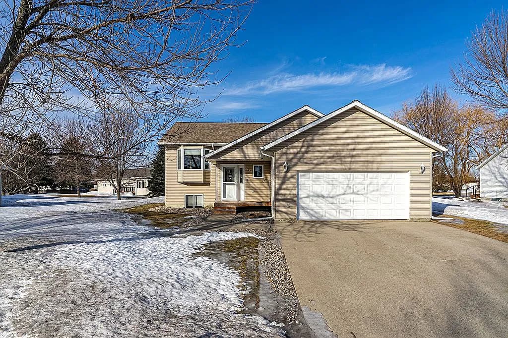 1419 Saint Marys Dr — exterior photo