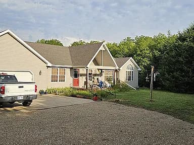 10363 S Rd — exterior photo