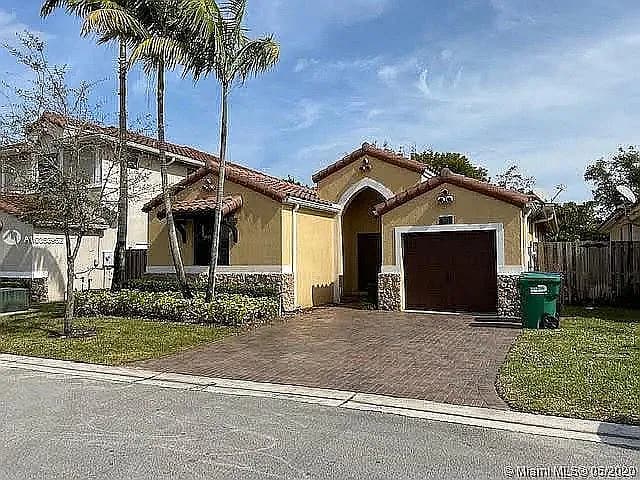 981 NW 97th Ct — exterior photo