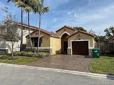 981 NW 97th Ct — exterior photo